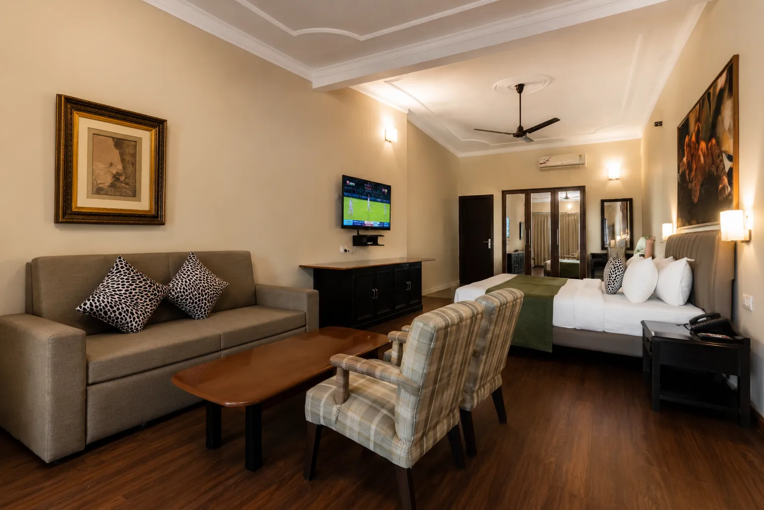 Tiger_s Den Suite (9).webp - Bel-La Monde Riverside Jim Corbett